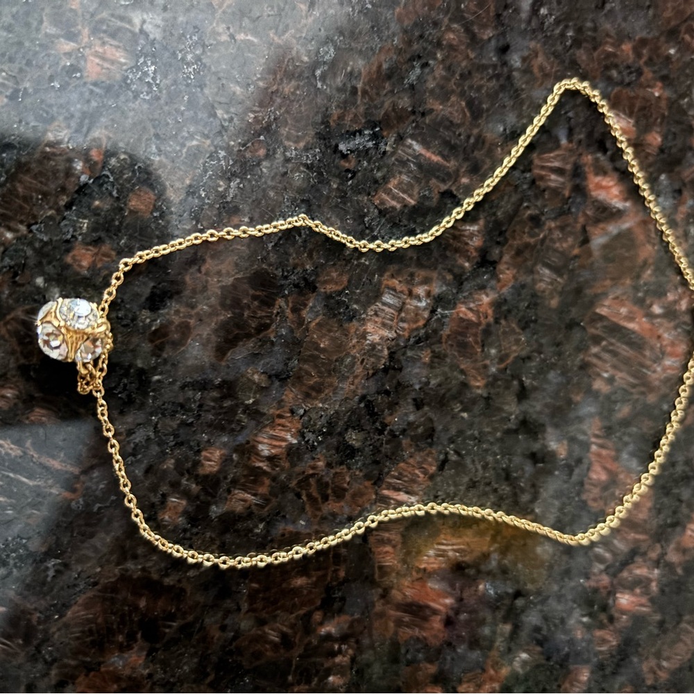 Elegant Gold Necklace with Crystal Pendant